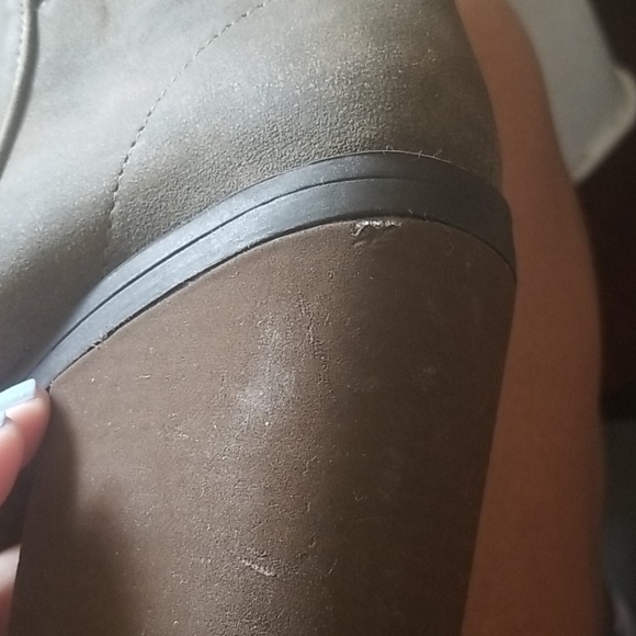 Barely worn heeled boots - Picture 7 of 8